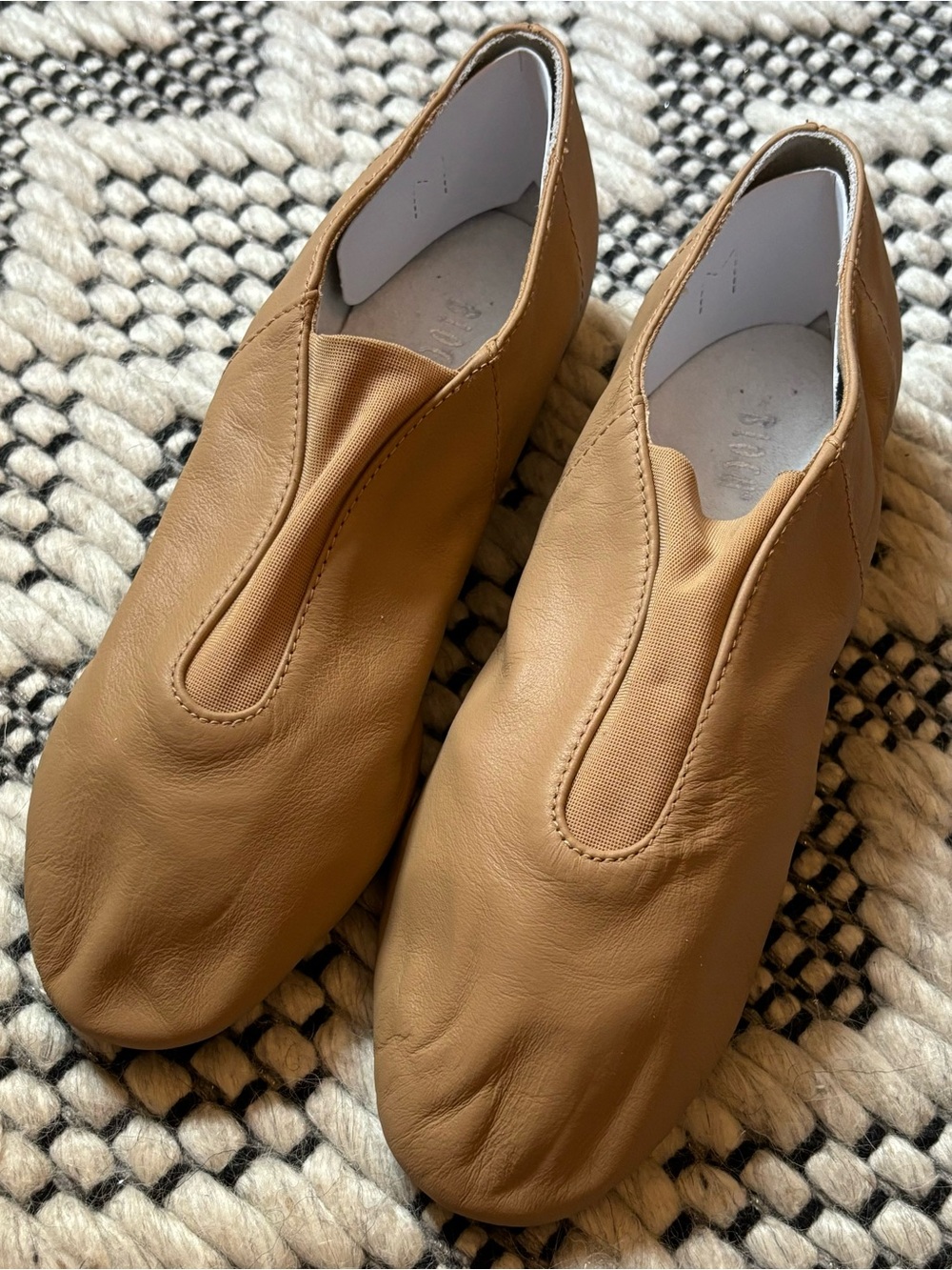 Bloch Dance Women’s Super Jazz Slip On Leather Jazz Shoes, size 7